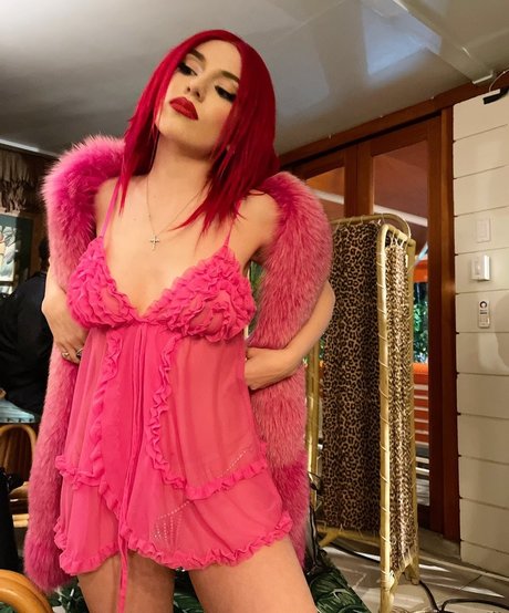 college girl onlyfans sexy image