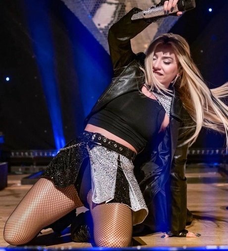 Ava Max hot model image