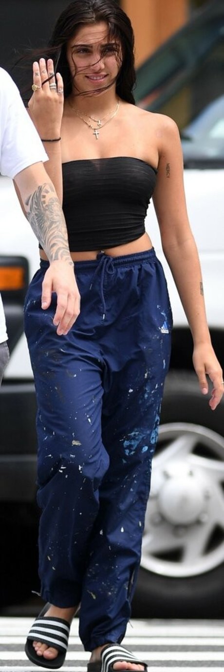 Lourdes Leon model naked images