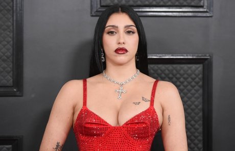 Lourdes Leon free model image