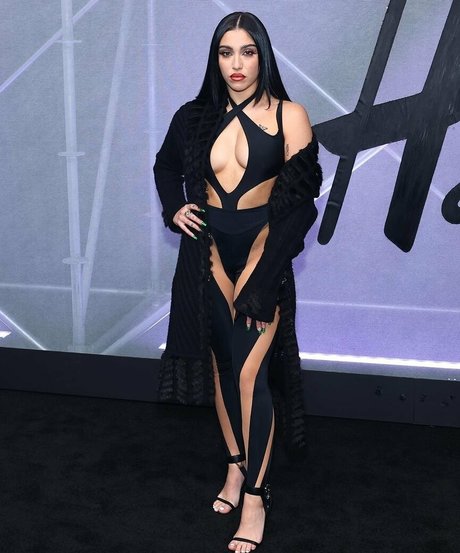 Lourdes Leon star high quality picture