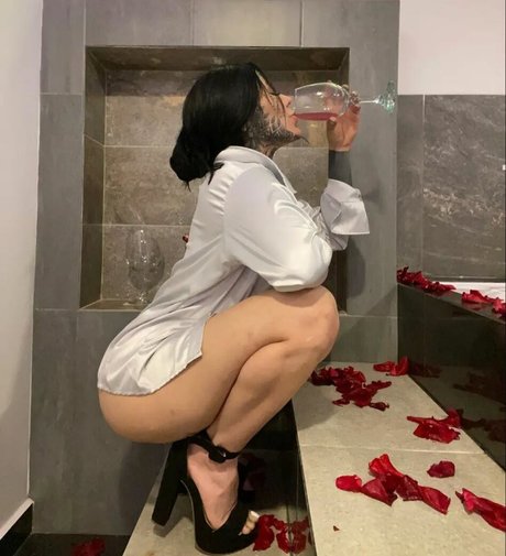 Merce Uhia hot actress picture