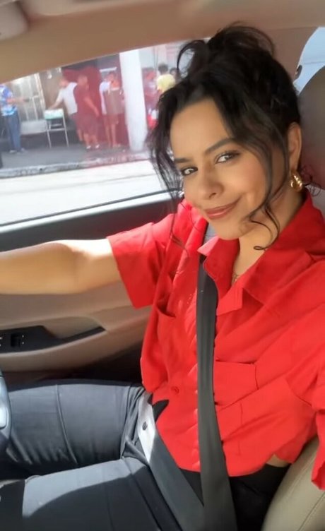 Yasmin Ali Yassine model free photos