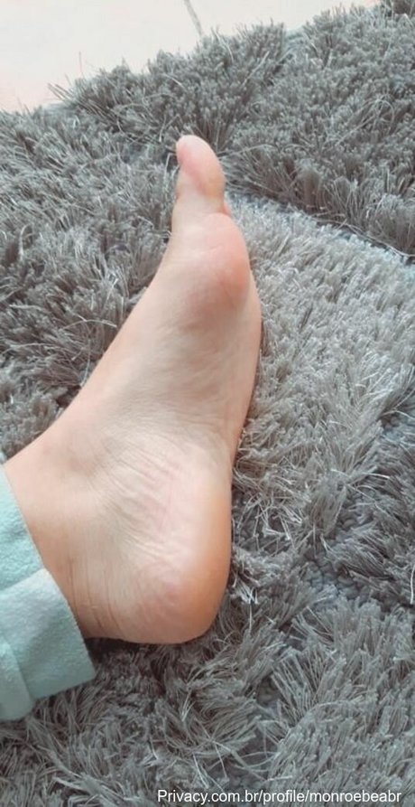 MonroeBeaBr nude model image