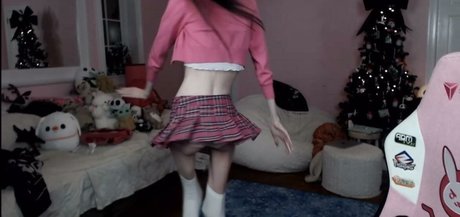 Eugenia Cooney hot model pic