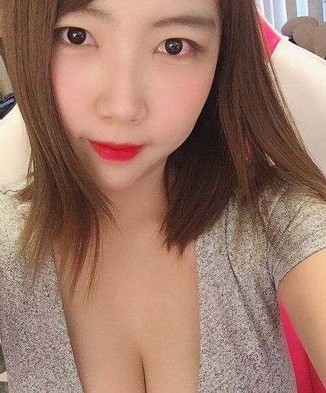 pretty pussy onlyfans free naked picture