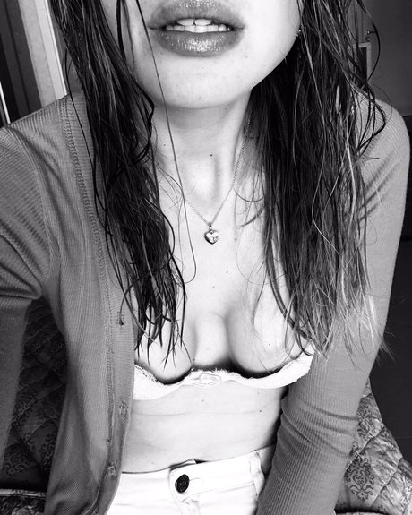 Sara Muller art model img