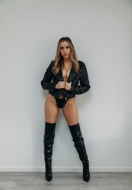 New Zealand Girls nude pornstar picture