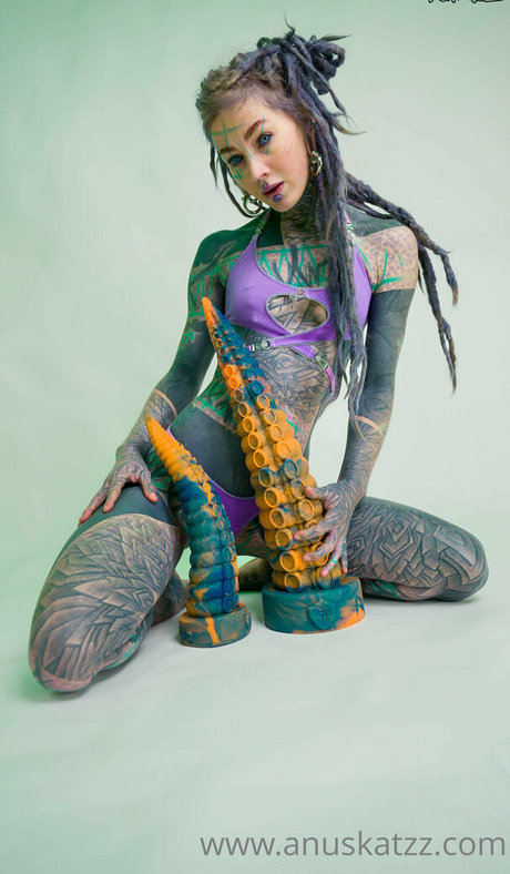 Anuskatzz top star photos