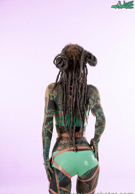 Anuskatzz model best picture