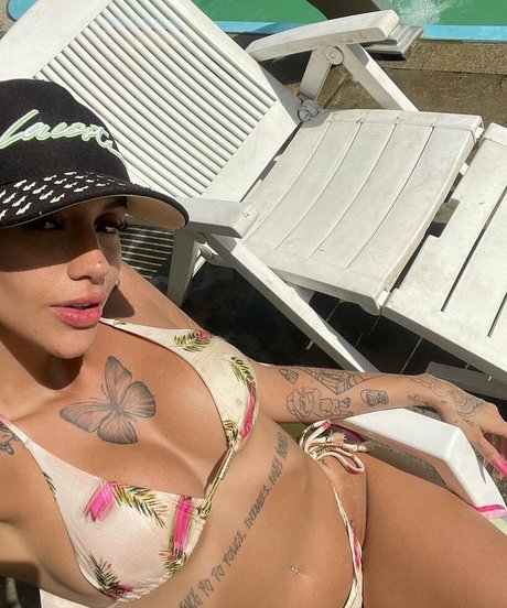 AZZY model xxx picture