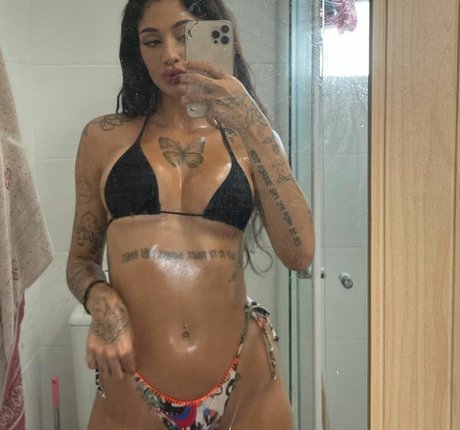 AZZY star nude photo