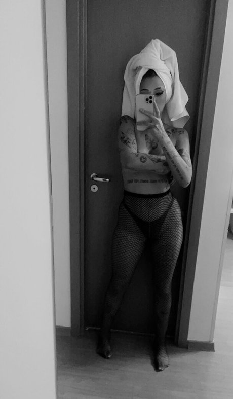 AZZY model sexy pictures