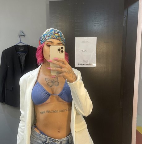 AZZY beautiful actress pic