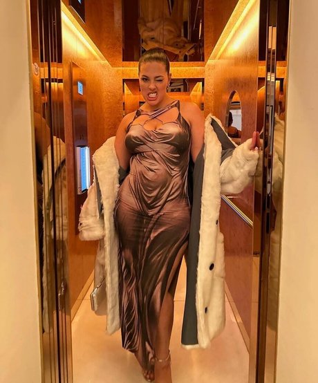 pregnant asian onlyfans hot sexy photo