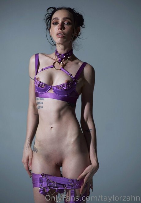 Taylor Zahn pornstar pretty gallery