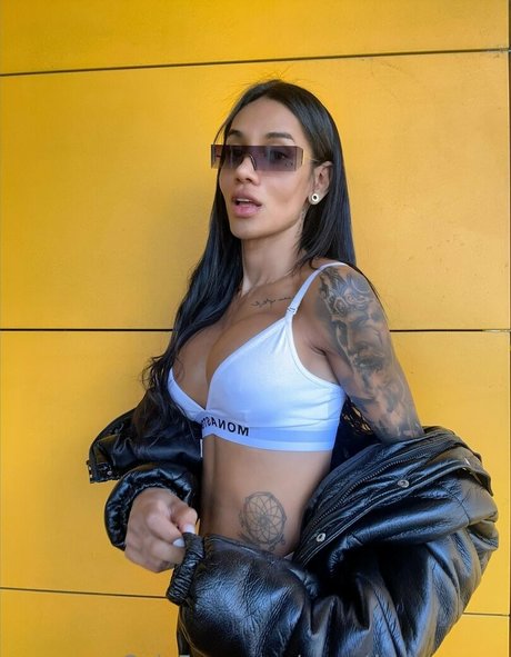 thick girls onlyfans pornographic image