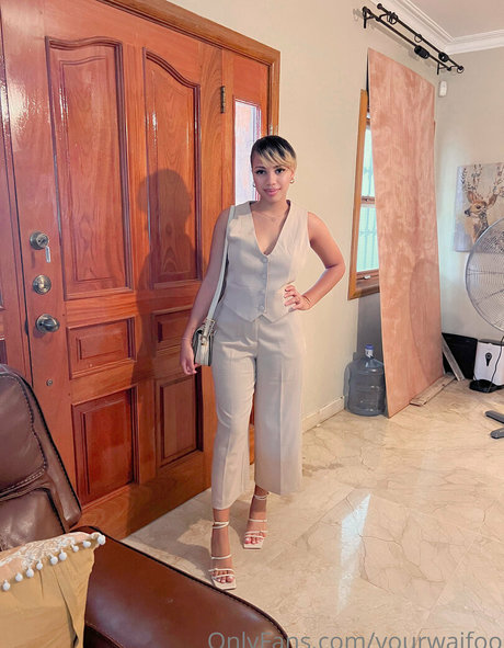 hottest teacher onlyfans free photos