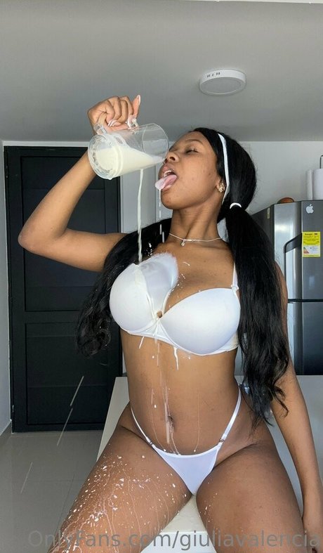 Giuliavalencia hot star pics