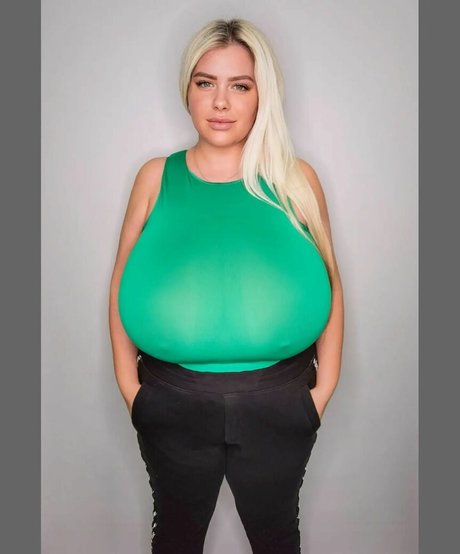 Nina Phoenix model naked photos