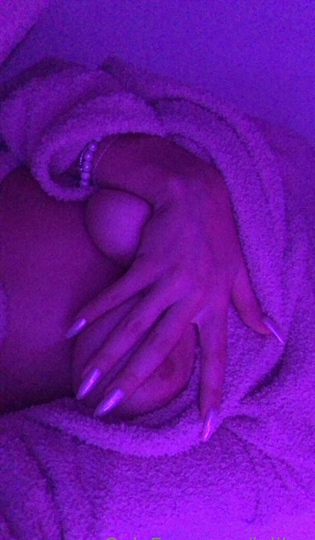 leliloo naked actress images