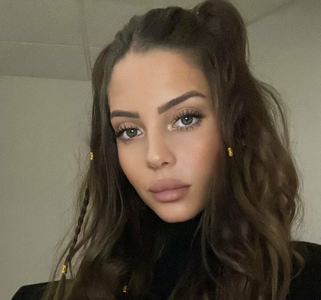 Bella mnz nudes model photo