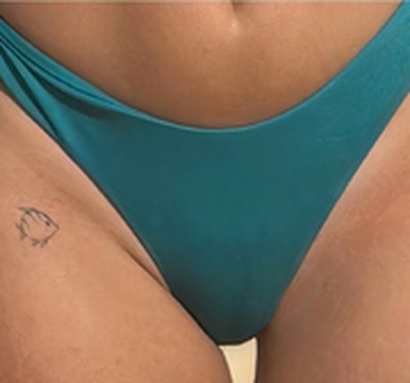 Larissa Manoela pornstar nudes img