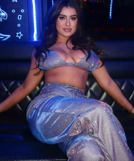 Kalani Hilliker hot model picture