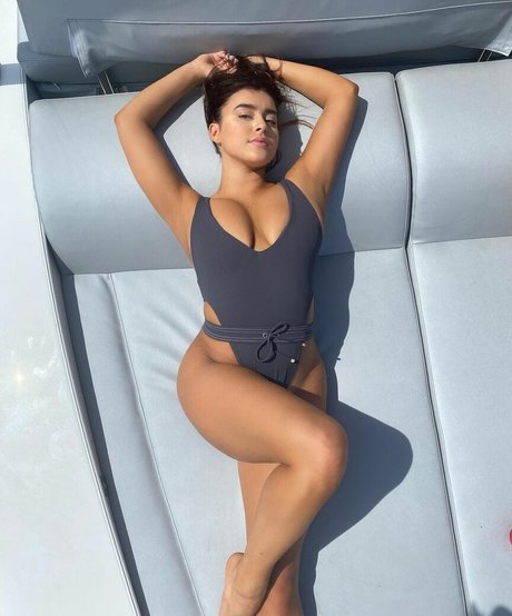 Kalani Hilliker sexy model archive