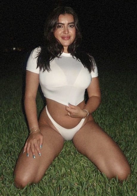 Kalani Hilliker star sexy images