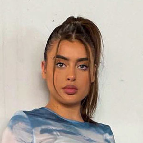 Kalani Hilliker star nice photo