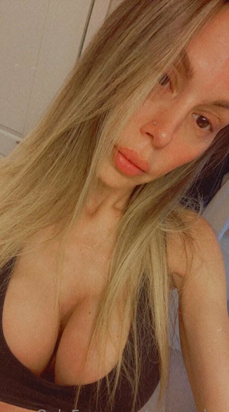 mzmaclee model pornographic image