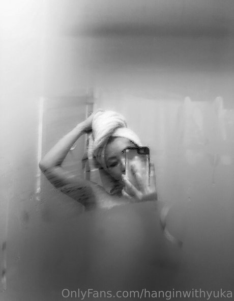 hanginwithyuka4free model pornographic images