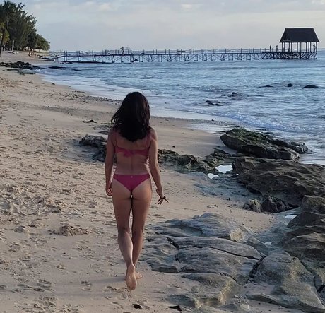 Rebecca Sarker naked model pictures