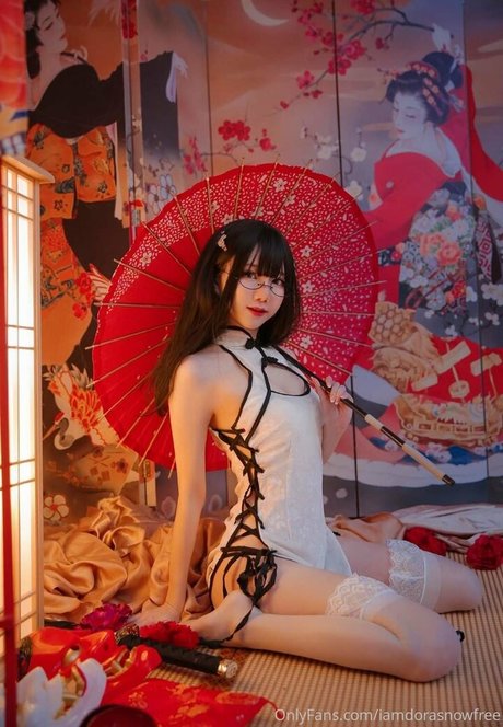 iamdorasnowfree model best pictures