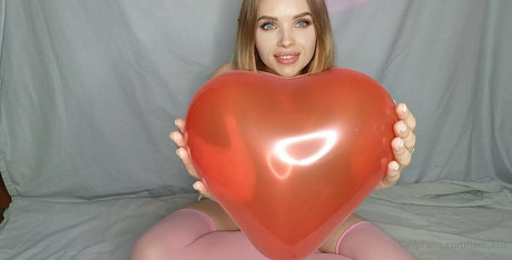 mysterious kris model naked photo