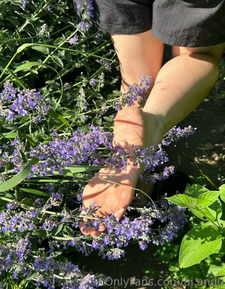 ai and0 hot model picture