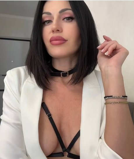 Arinaumka star naked images