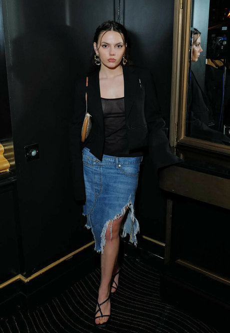 Dafne Keen pornstar exclusive pics