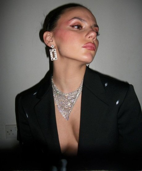 Dafne Keen model pornographic images