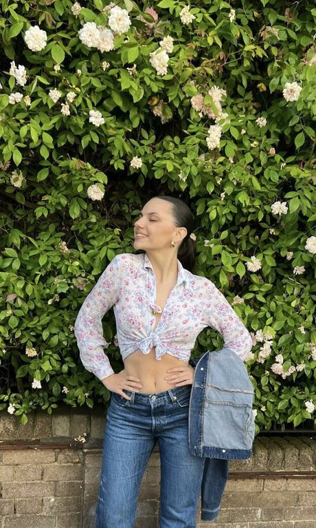 Dafne Keen adult model galleries