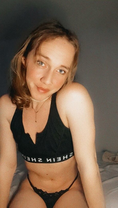 Mia taysun sexy pornstar pic