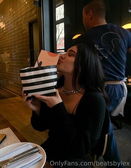 blowjob brunette onlyfans adult images