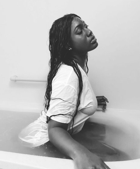 Paris Senpai star xxx archive