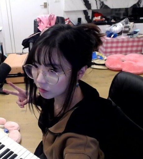 LilyPichu Profile Photo