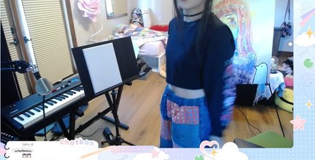 LilyPichu sexy model picture