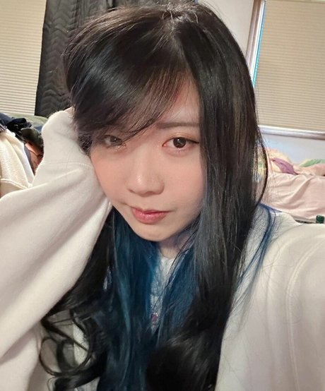 LilyPichu sex model gallery