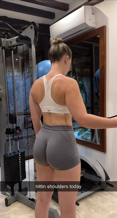 Pineapplebrat model perfect picture