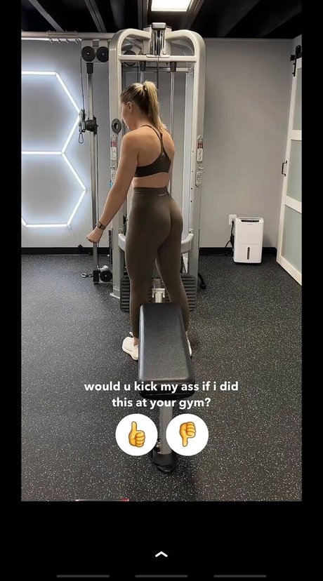 Pineapplebrat erotic model images