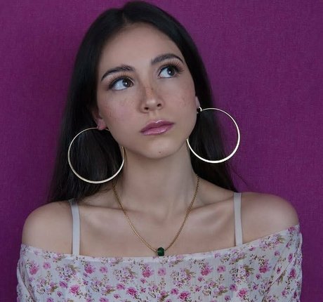 derlydaniela naked star photos